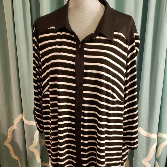 Tops - Button front blouse sz 3X
